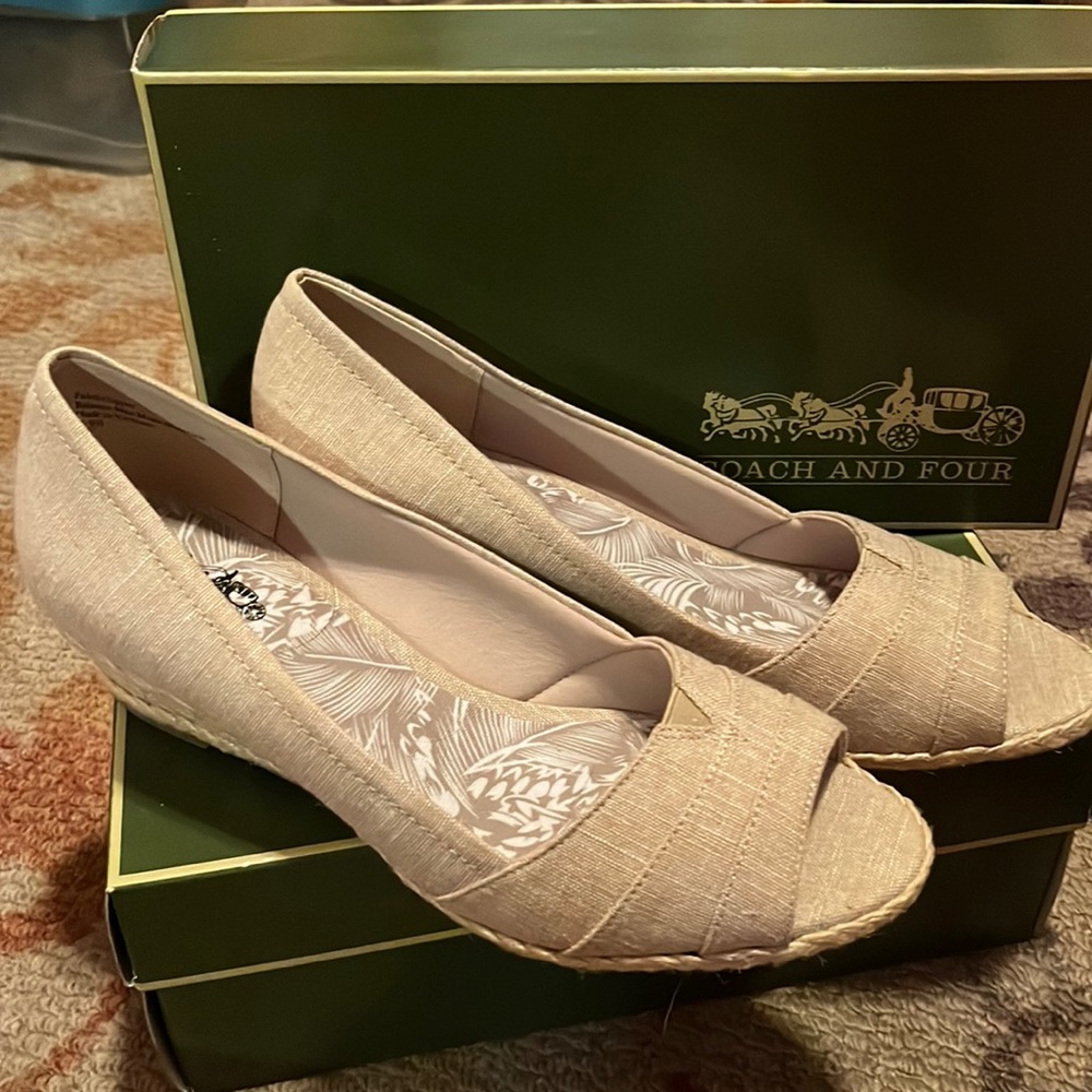 9 1/2. Coach and Four. Never worn